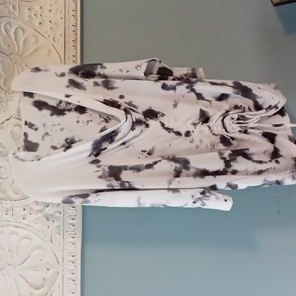 Very Pretty Tie-Dye Top - Picture 6 of 10